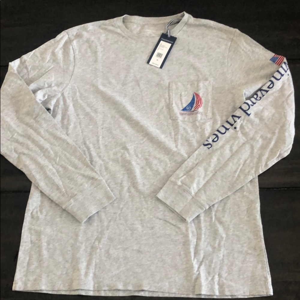 NWT Men’s Long Sleeve Vineyard Vines pocket tee